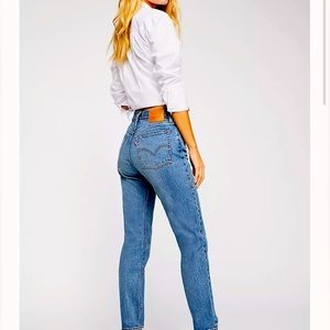 Levi’s wedgie straight ankle jeans